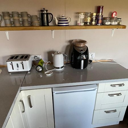 Cosy Cabin In Annie'S Meadow West Meon 外观 照片