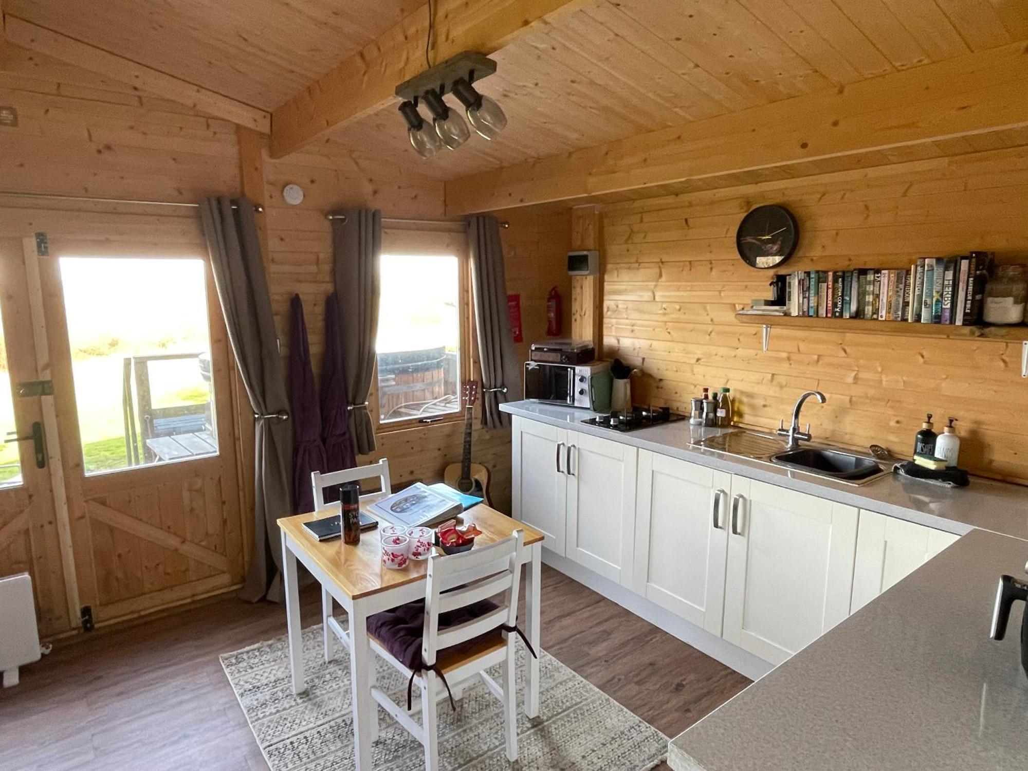 Cosy Cabin In Annie'S Meadow West Meon 外观 照片