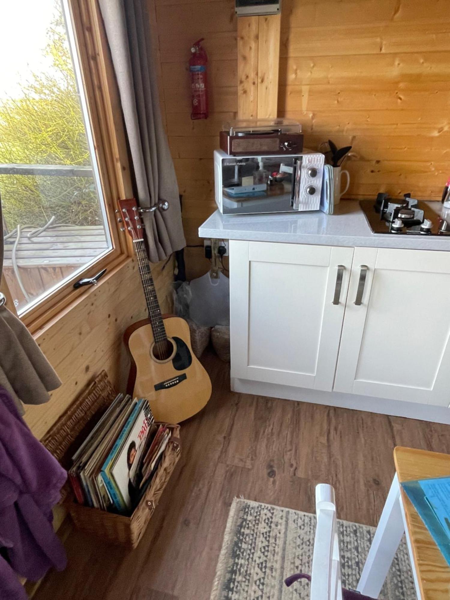 Cosy Cabin In Annie'S Meadow West Meon 外观 照片
