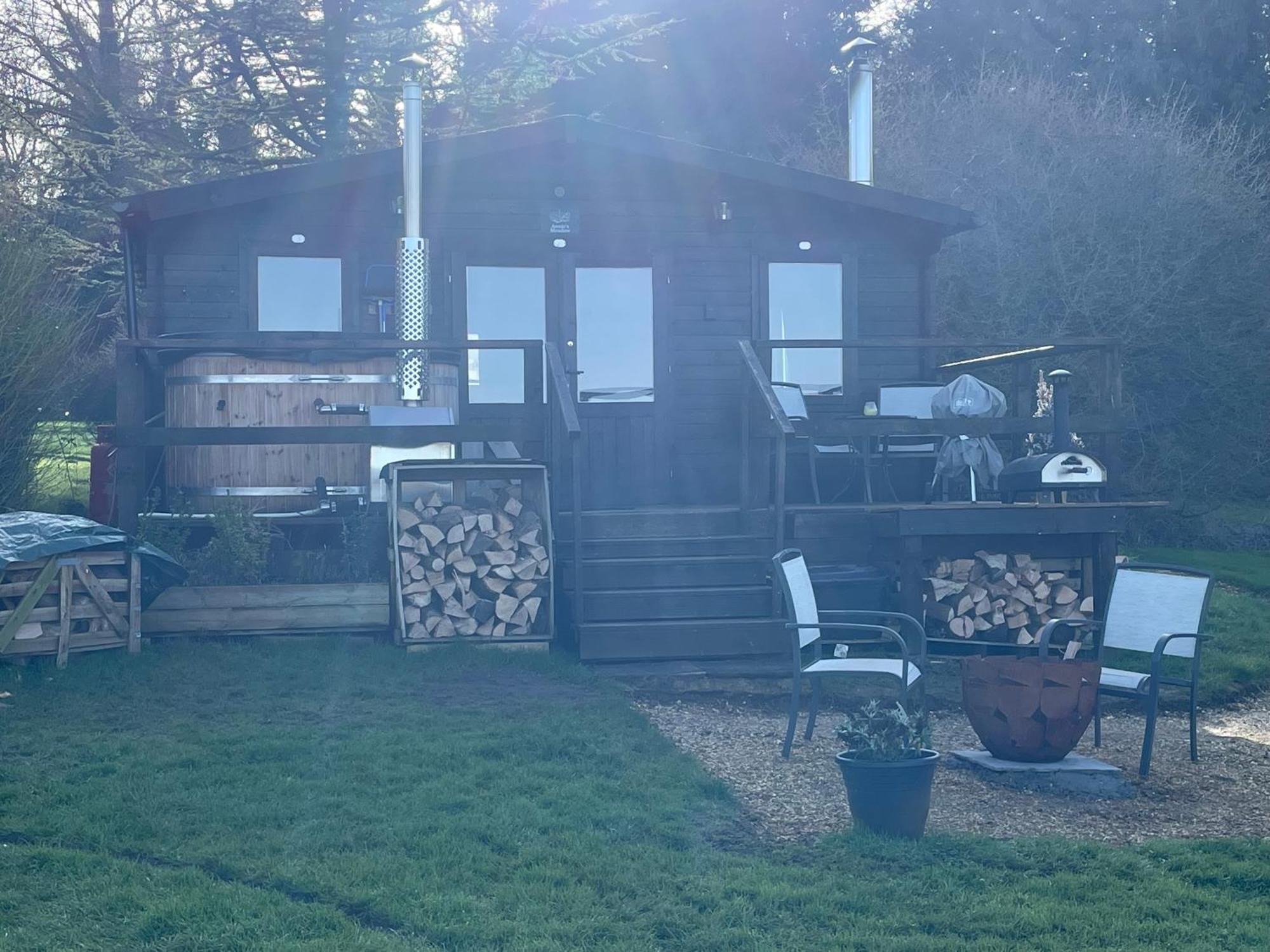 Cosy Cabin In Annie'S Meadow West Meon 外观 照片