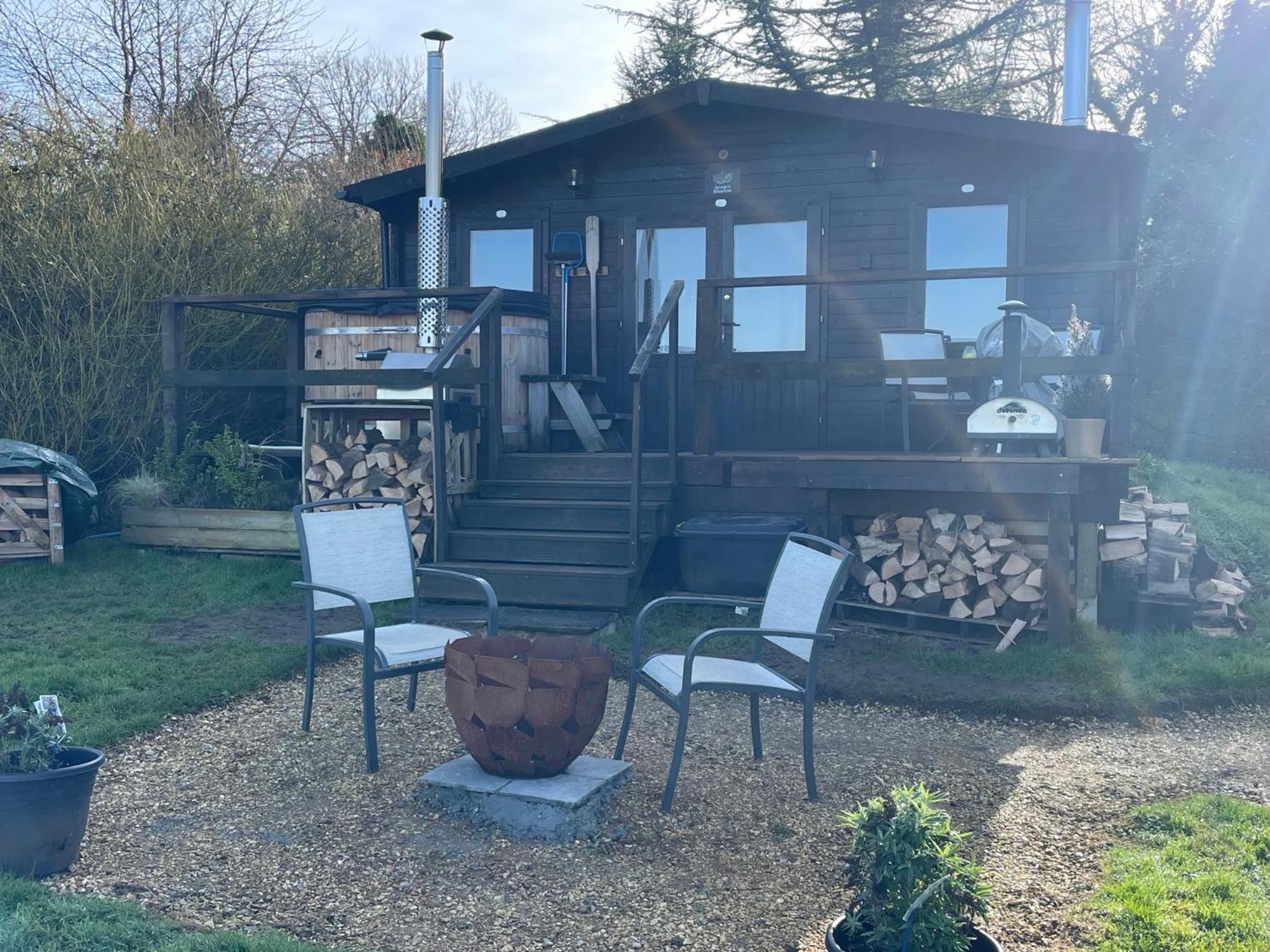 Cosy Cabin In Annie'S Meadow West Meon 外观 照片